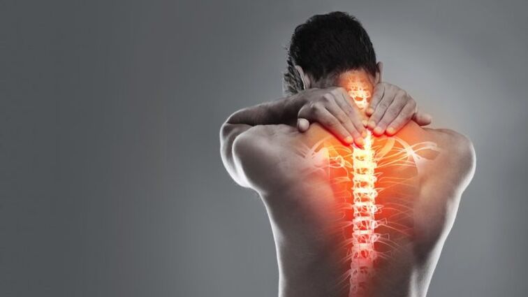 La neuralgia provoca dolor en la zona de los omóplatos. 