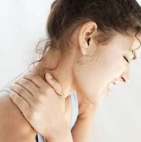 La osteocondrosis cervical conduce a la sujeción de los nervios en el cuello